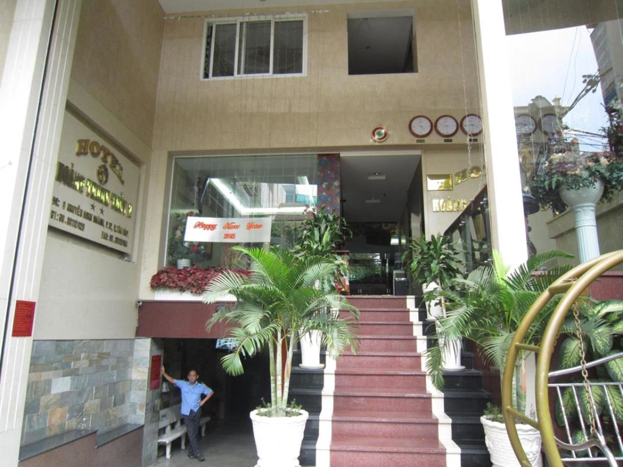 Hoang Thanh Thuy Airport 2 - Gan Am Thuc Dem Cho Hoang Hoa Tham Hotel